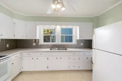 Kitchen - 244 Shute St, Everett, MA 02149 photo 2 of 4