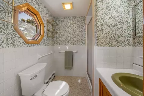 Bath - 21 Compass Ln, Dennis, MA 02638 photo 2 of 2