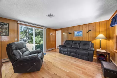 Living - 21 Compass Ln, Dennis, MA 02638 photo 3 of 4