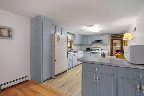 Kitchen - 21 Compass Ln, Dennis, MA 02638 photo 1 of 4