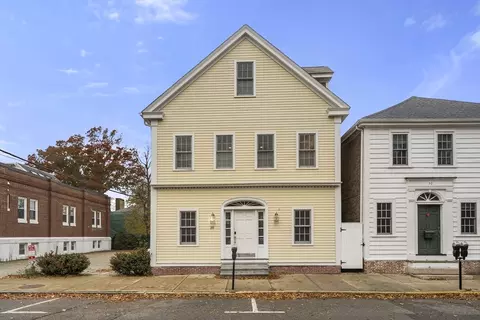 28 Middle St #2, Plymouth, MA 02360