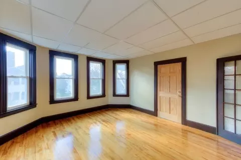 32 Blossom St, Worcester, MA 01609 photo 4