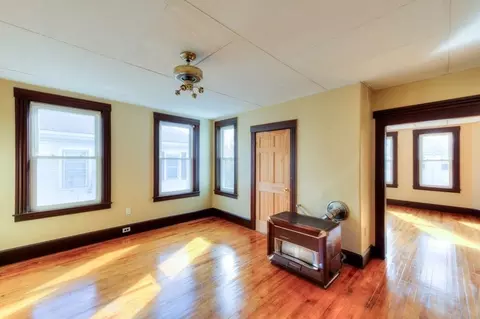 32 Blossom St, Worcester, MA 01609 photo 6