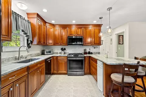 228 Common Ln, Beverly, MA 01915 photo 13
