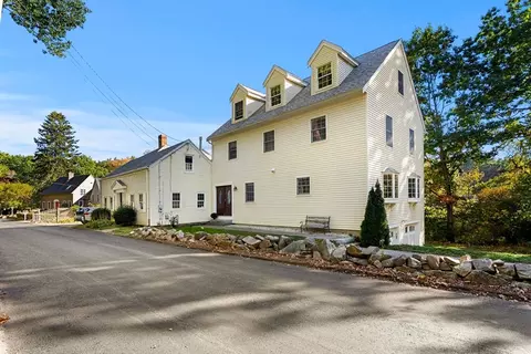 228 Common Ln, Beverly, MA 01915