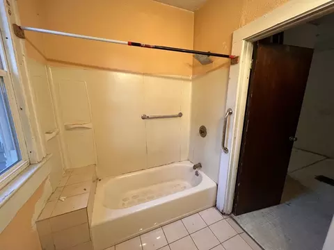 Bath - 34 Wellesley St, Springfield, MA 01109 photo 1 of 3