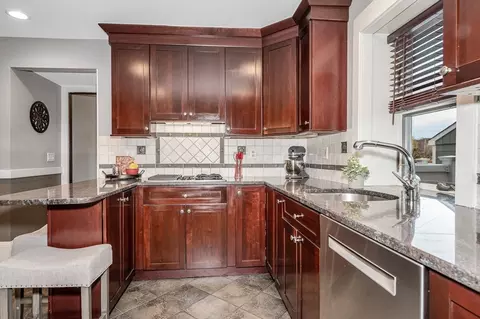 103 High St, Reading, MA 01867 photo 15