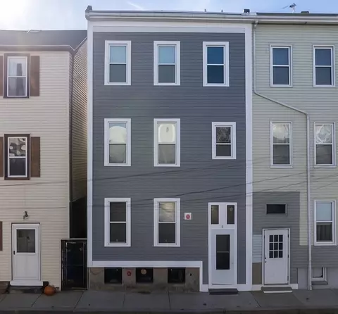 3 Murray Ct, Boston, MA 02128