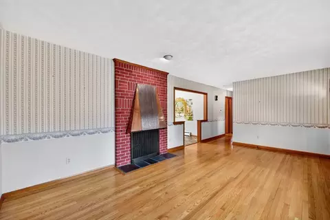 Living - 193 Marmon St, Springfield, MA 01129 photo 2 of 6