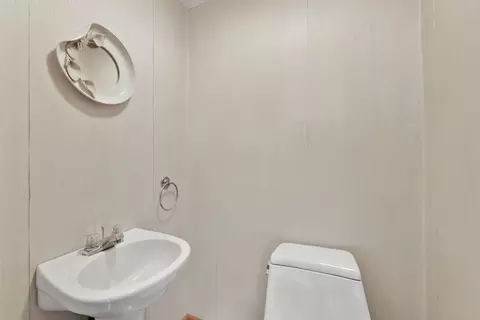 Bath - 193 Marmon St, Springfield, MA 01129 photo 1 of 2