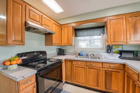 499 Maple St, Fall River, MA 02720 photo 9