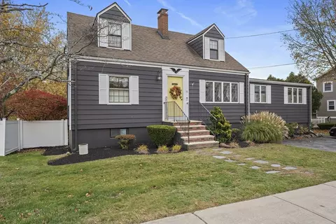18 Hamilton Rd, Woburn, MA 01801