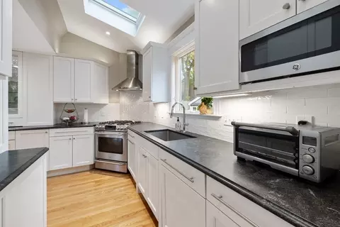25 Curtis St, Marblehead, MA 01945 photo 5
