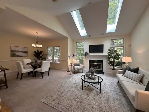 7 Stonegate Ln #7, Bedford, MA 01730