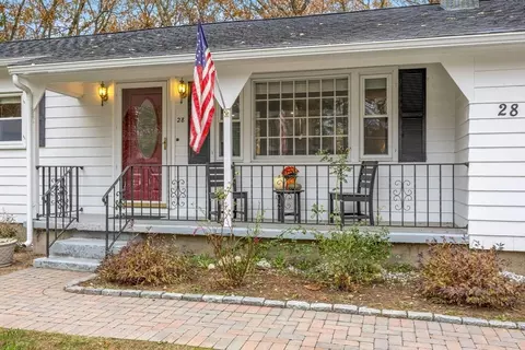 28 Chestnut Hill Rd, Chelmsford, MA 01824