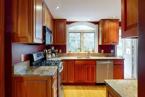 41 Summit Ave, Winthrop, MA 02152 photo 3