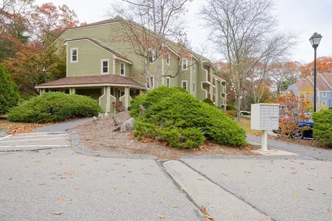 94 Heritage Dr #94, Whitinsville, MA 01588