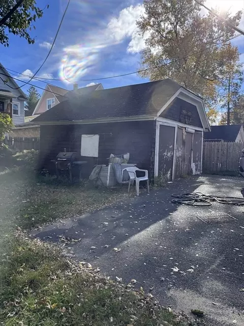 43 Colonial Ave, Springfield, MA 01109 photo 3