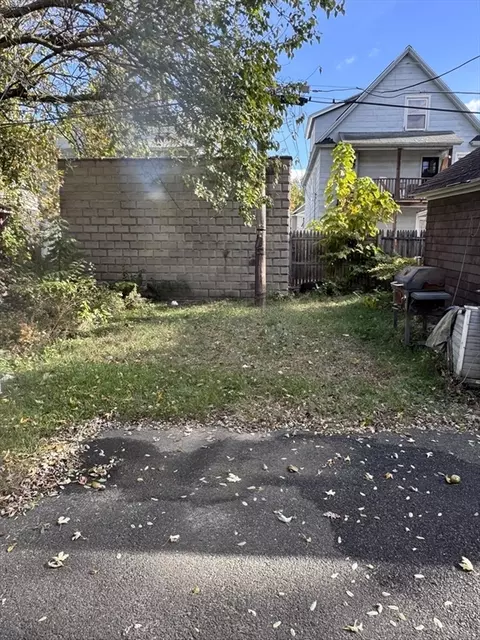 43 Colonial Ave, Springfield, MA 01109 photo 4