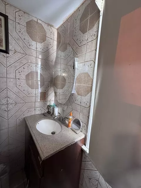 43 Colonial Ave, Springfield, MA 01109 photo 8