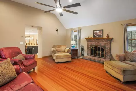 5 Wildflower Dr, Sutton, MA 01590 photo 8