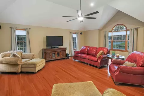 5 Wildflower Dr, Sutton, MA 01590 photo 9