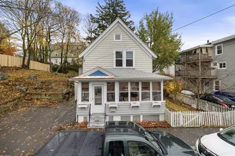 17 Cliff St, Salem, MA 01970