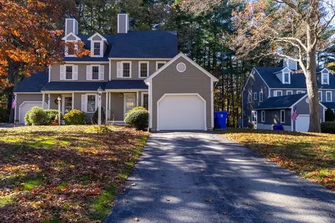 8 Spinnaker Ln #B, Taunton, MA 02780
