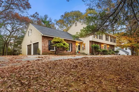 2 Tamys Ln, Andover, MA 01810