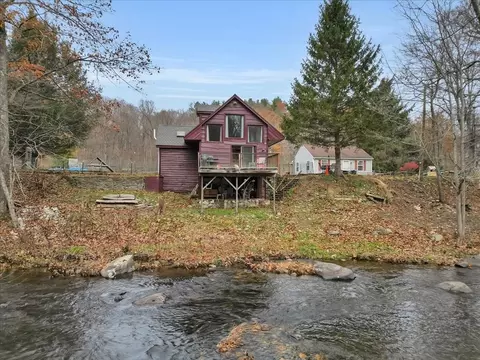 4 Stage Rd, Huntington, MA 01050