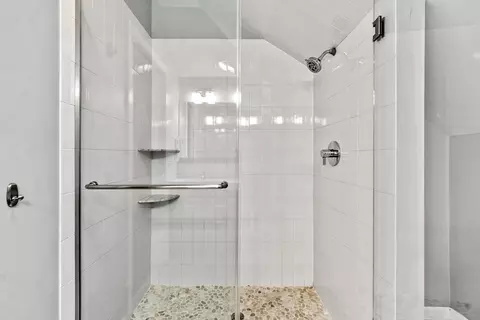 Bath - 18 Appleton Ave #2, Beverly, MA 01915 photo 4 of 5