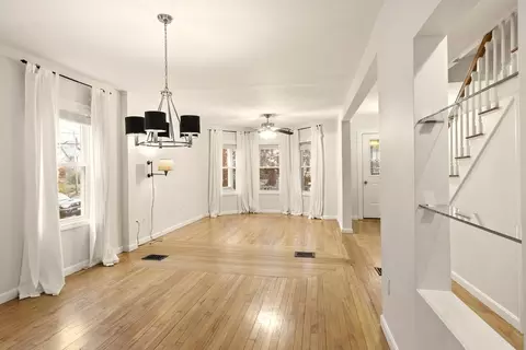 Living - 18 Appleton Ave #2, Beverly, MA 01915 photo 2 of 5