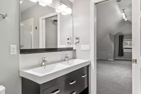 Bath - 18 Appleton Ave #2, Beverly, MA 01915 photo 3 of 5