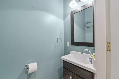 Bath - 18 Appleton Ave #2, Beverly, MA 01915 photo 1 of 5