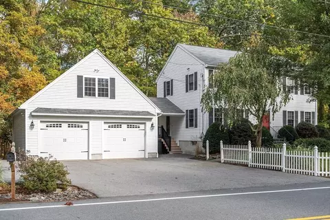 999 Hildreth St, Dracut, MA 01826