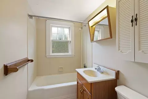 Bath - 10 Oak St, Wareham, MA 02571 photo 1 of 2