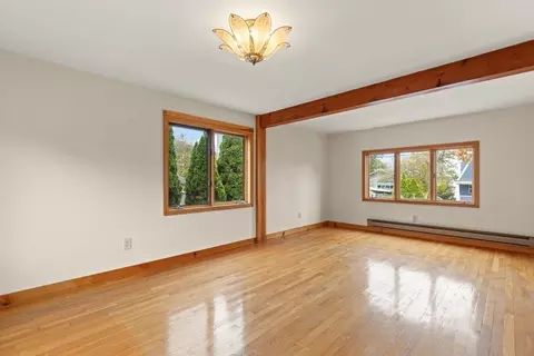 Living - 10 Oak St, Wareham, MA 02571 photo 3 of 5