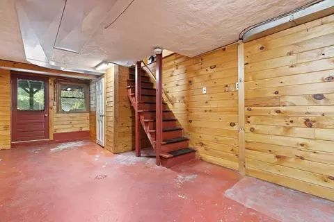 Entry Way - 10 Oak St, Wareham, MA 02571 photo 2 of 2