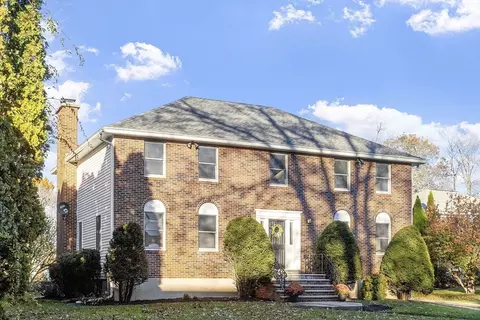 4 Alderbrook Ln, Methuen, MA 01844