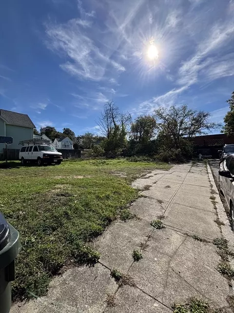 11 Dyer St, Fall River, MA 02720