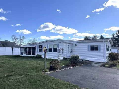 6 Johns Dr, Westfield, MA 01085