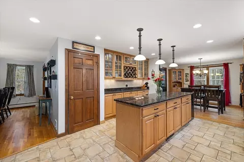 53 Asylum St, Mendon, MA 01756 photo 8