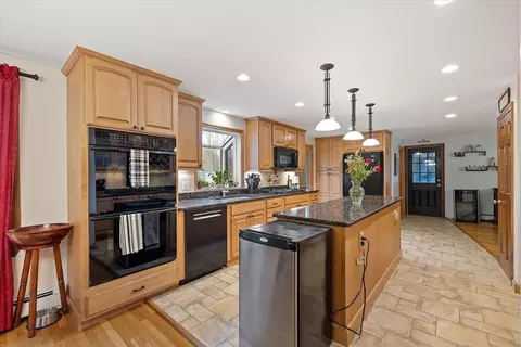 53 Asylum St, Mendon, MA 01756 photo 9