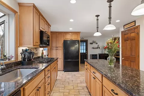 53 Asylum St, Mendon, MA 01756 photo 11