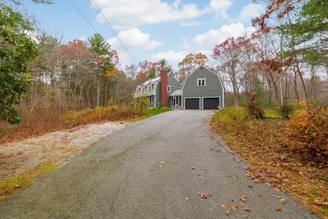 53 Asylum St, Mendon, MA 01756 photo 2