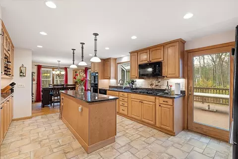 53 Asylum St, Mendon, MA 01756 photo 10