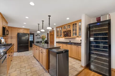 53 Asylum St, Mendon, MA 01756 photo 6