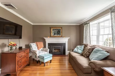 1739 Meridian St, Fall River, MA 02720 photo 8