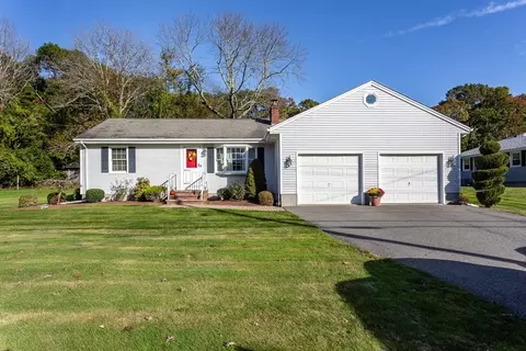 1739 Meridian St, Fall River, MA 02720