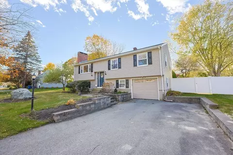 31 King Philip Rd, Seekonk, MA 02771